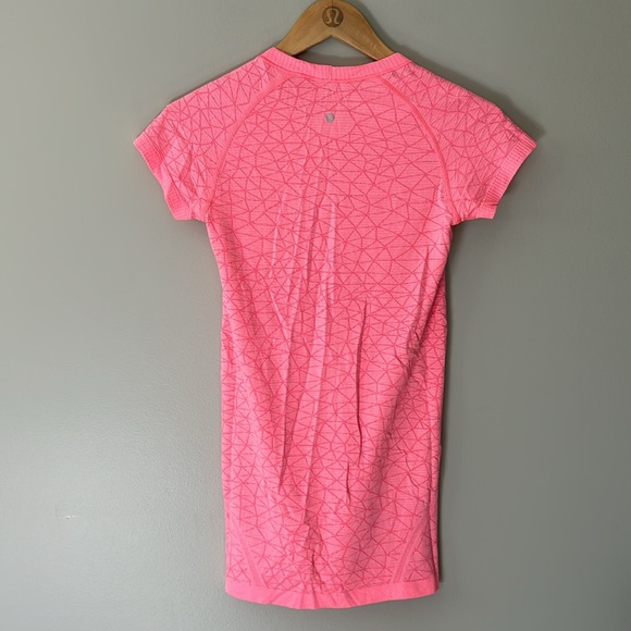Lululemon Swiftly Tech Short Sleeve Sz 4 - Picture 3 of 10